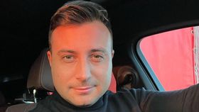 FOTO La ce intervenție estetică vrea să apeleze Valentin Sanfira? Artistul a trecut pragul medicului: „Mi-a promis că mă ajută să scap”